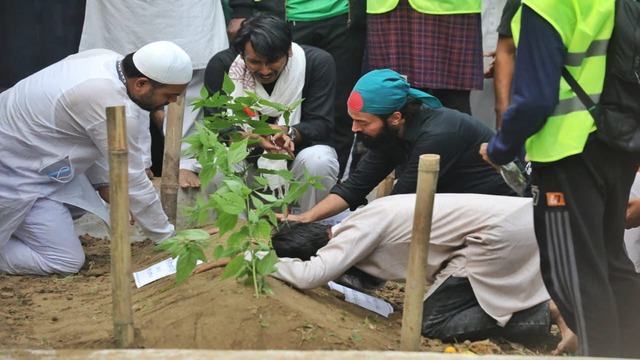 জাতীয় কবির পাশে চিরনিদ্রায় শায়িত শহীদ ওসমান হাদি